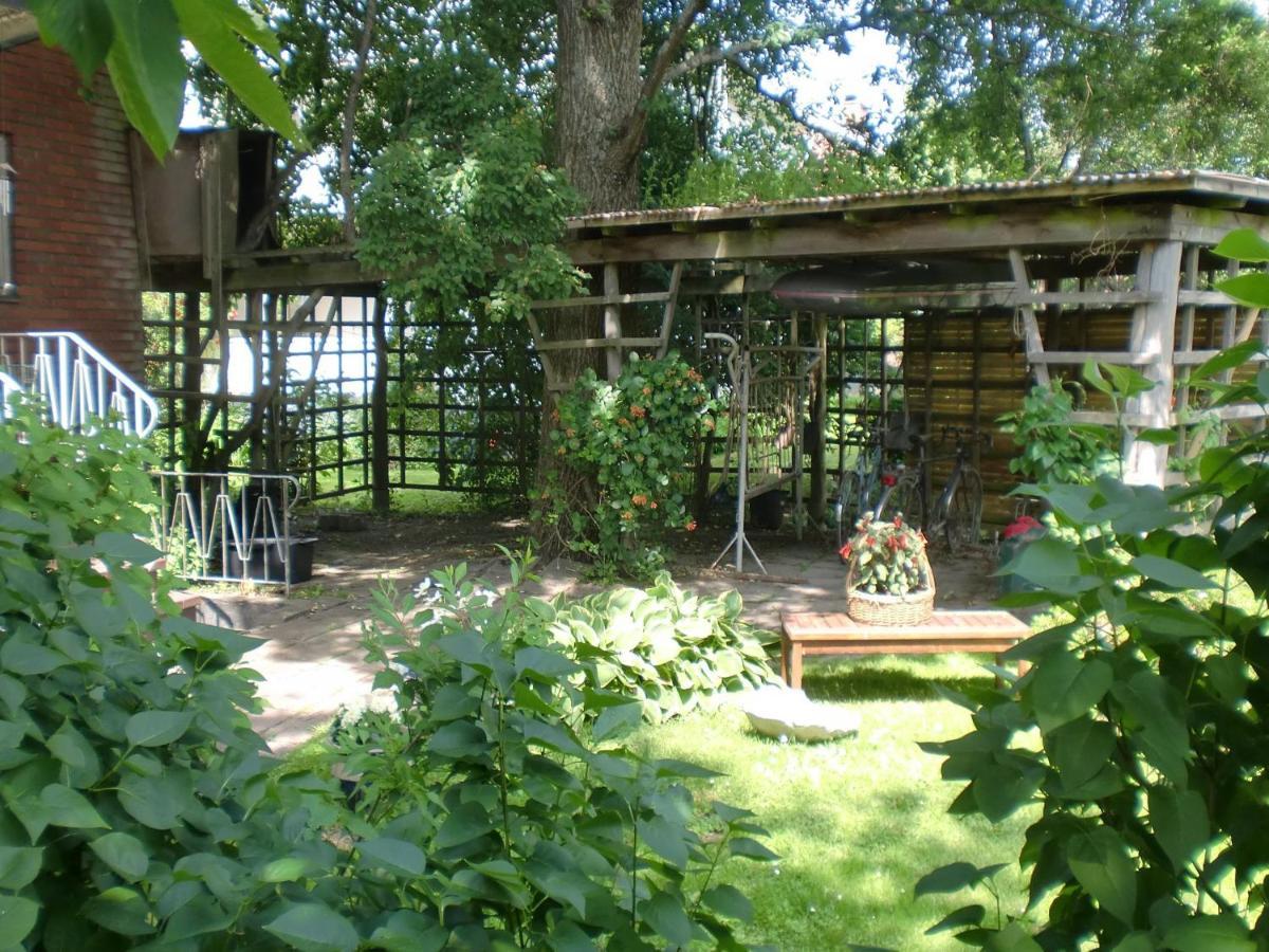 Trollhaettans Bed And Breakfast Exterior photo